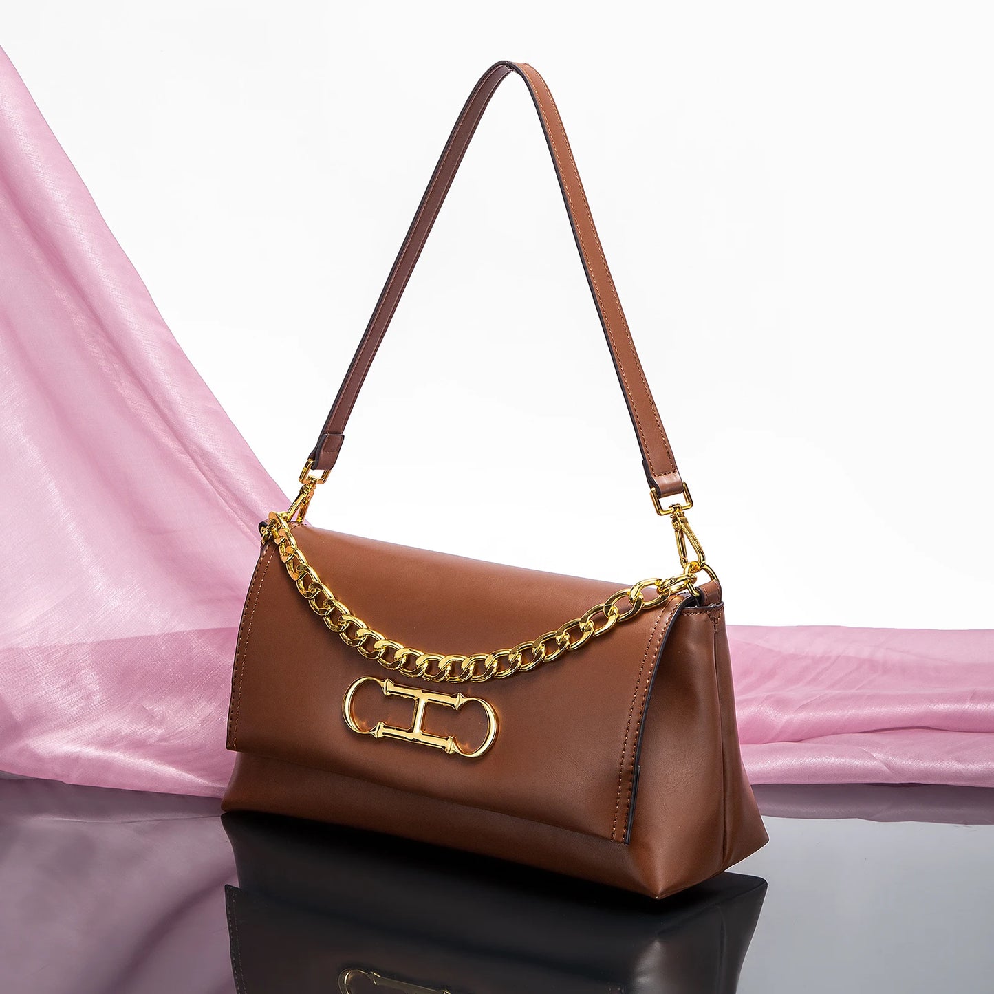 CH Design Sense High Quality Brand Women's Bag Simple Versatile Fashion Senior Sense Ladies Shoulder Bag Letters Printing